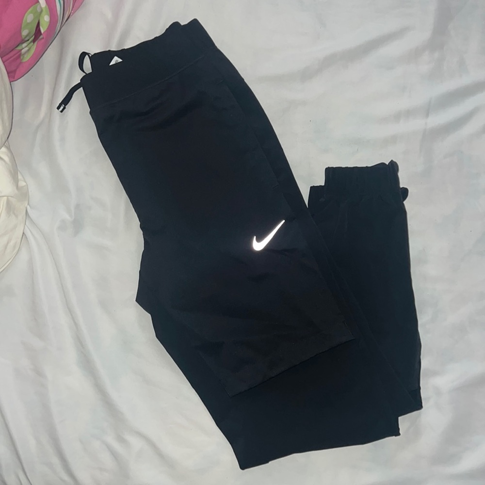 Nike Wind Pants - hidden pockets